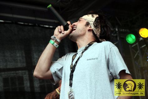 El Condorsito (RCH) with The House Of Riddim Band 16. Reggae Jam Festival - Bersenbrueck 31. Juli 2010 (6).JPG